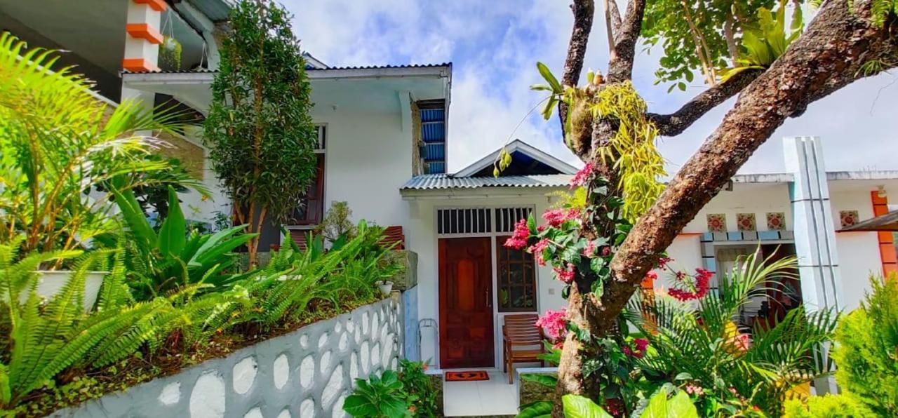 Bintang Bungalow Tour & Travel Kelimutu Exterior photo